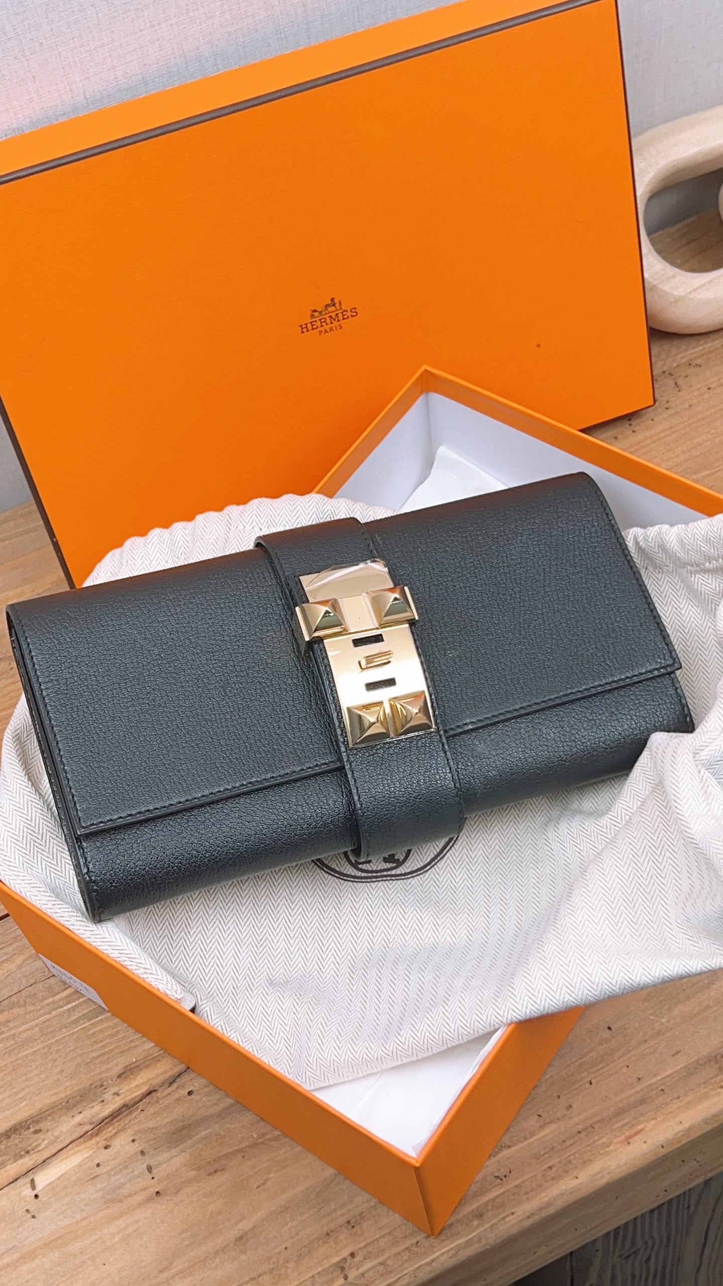Hermes Noir Chevre Mysore Medor 23 Clutch (GHW)
