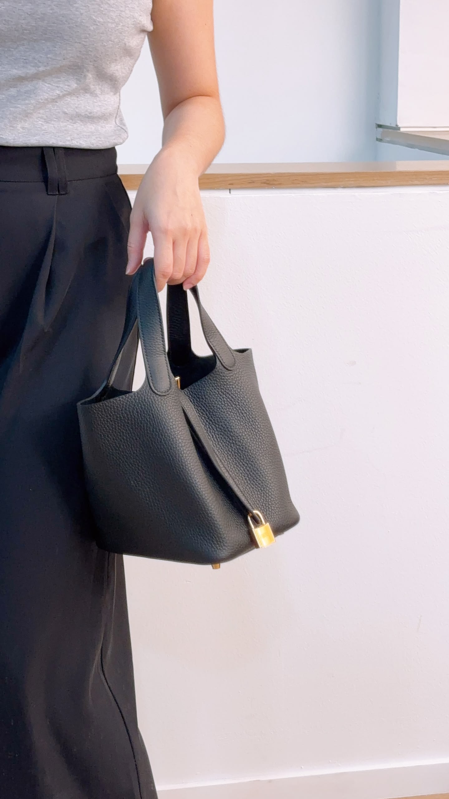 Hermes Noir Picotin 18 (GHW)