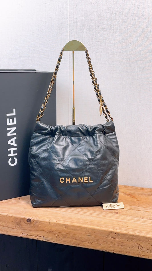 Chanel Black Calfskin Small 22 (GHW)
