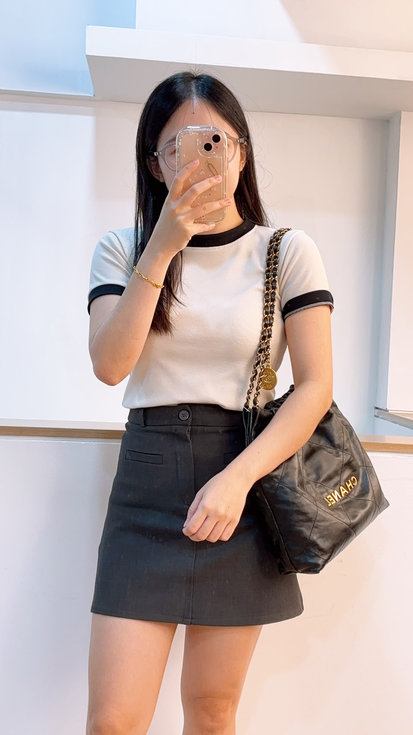 Chanel Black Calfskin Small 22 (GHW)