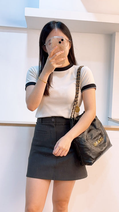Chanel Black Calfskin Small 22 (GHW)