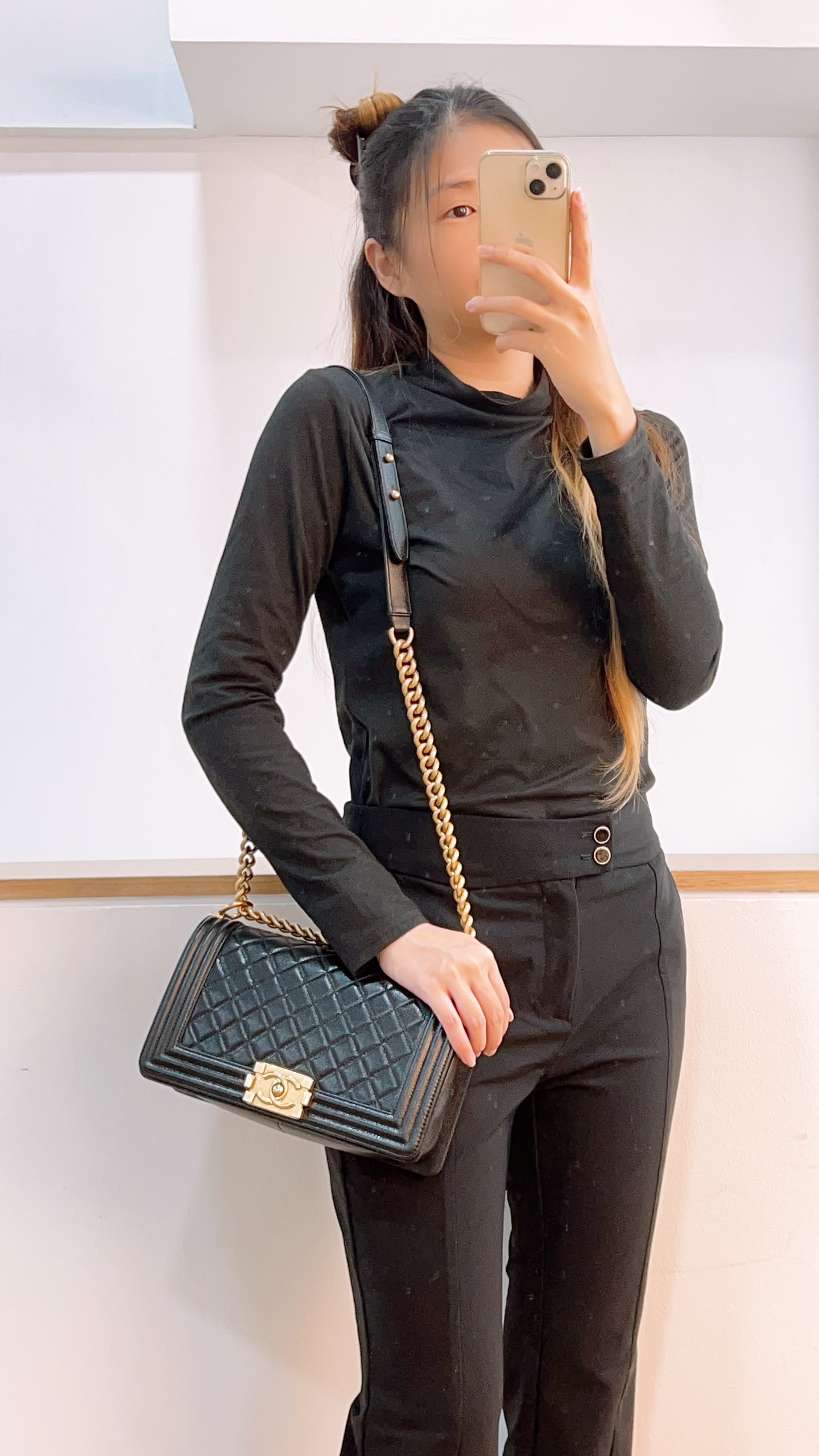 Chanel Black Caviar Old Medium Boy (GHW)