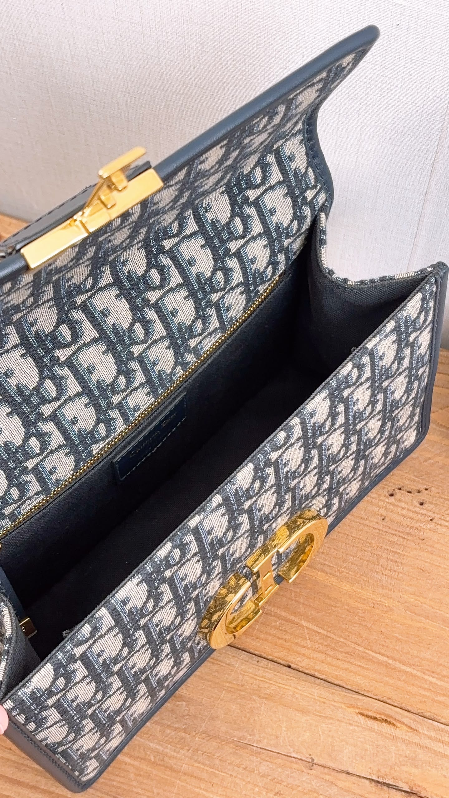 Dior Navy Oblique 30 Montaigne Chain Bag (GHW)