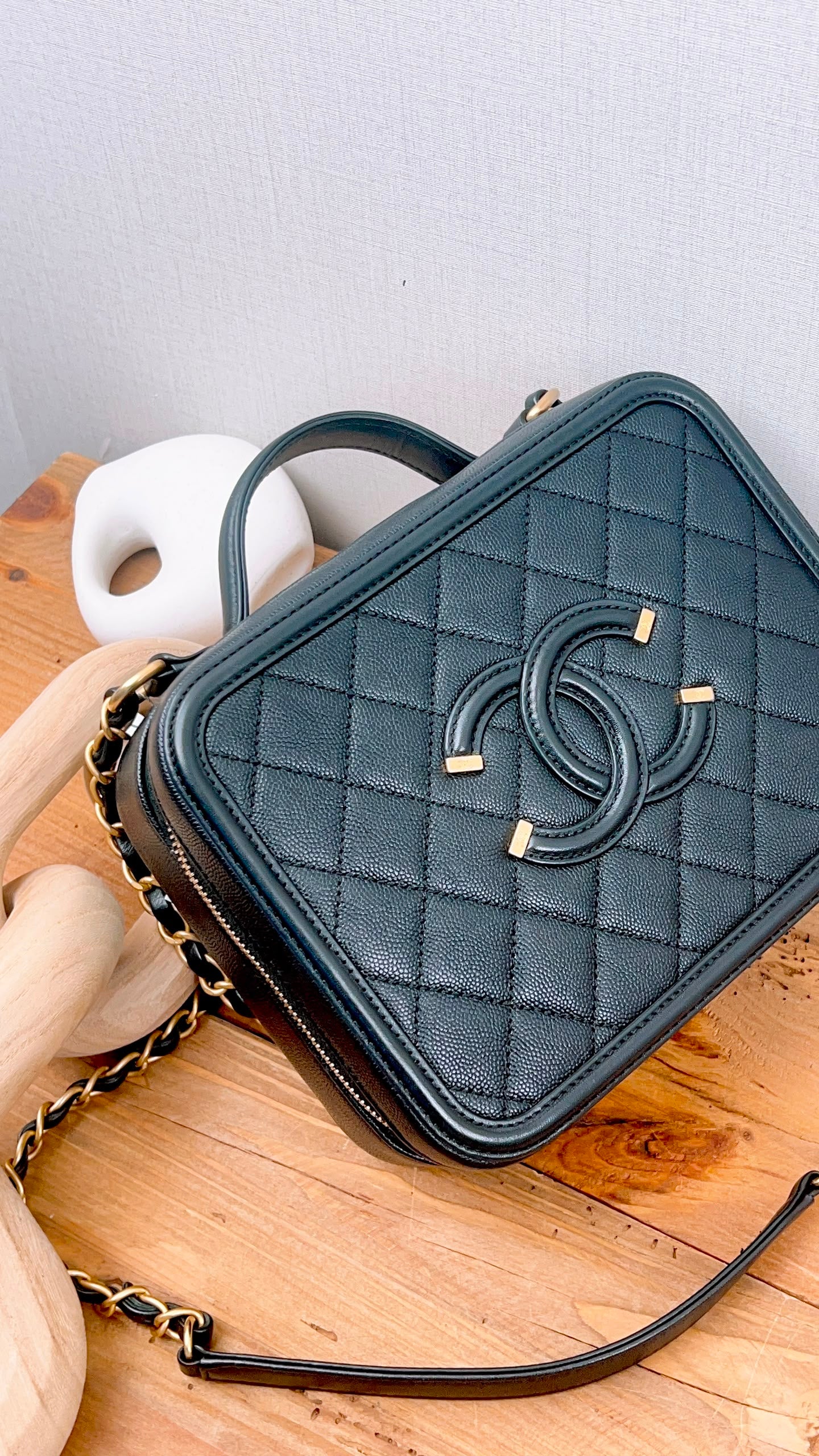 Chanel Black Caviar Medium Filigree (GHW)