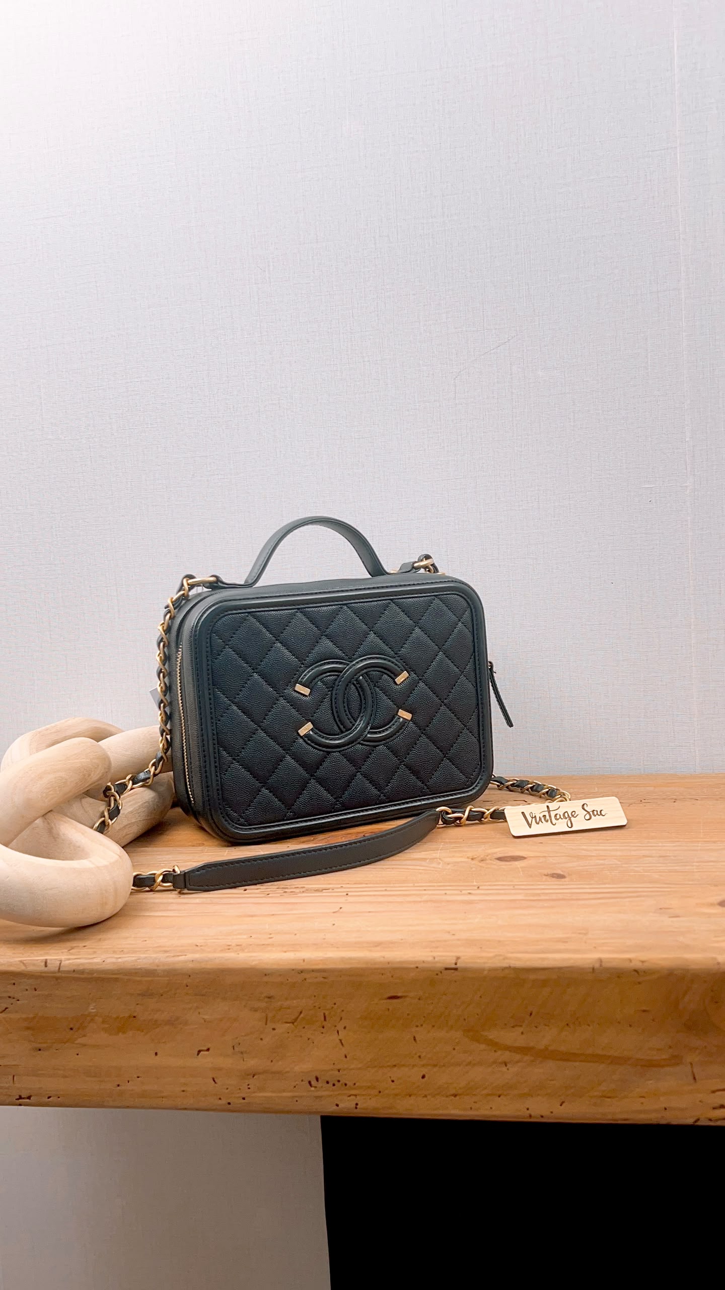 Chanel Black Caviar Medium Filigree (GHW)
