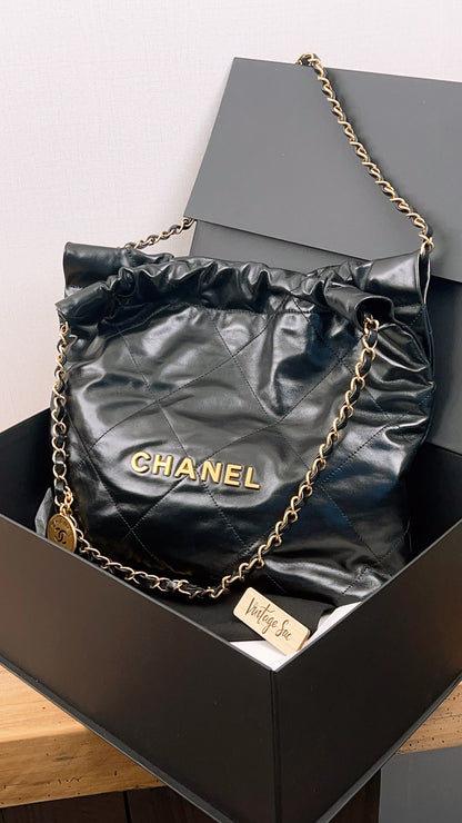 Chanel Black Calfskin Small 22 (GHW)