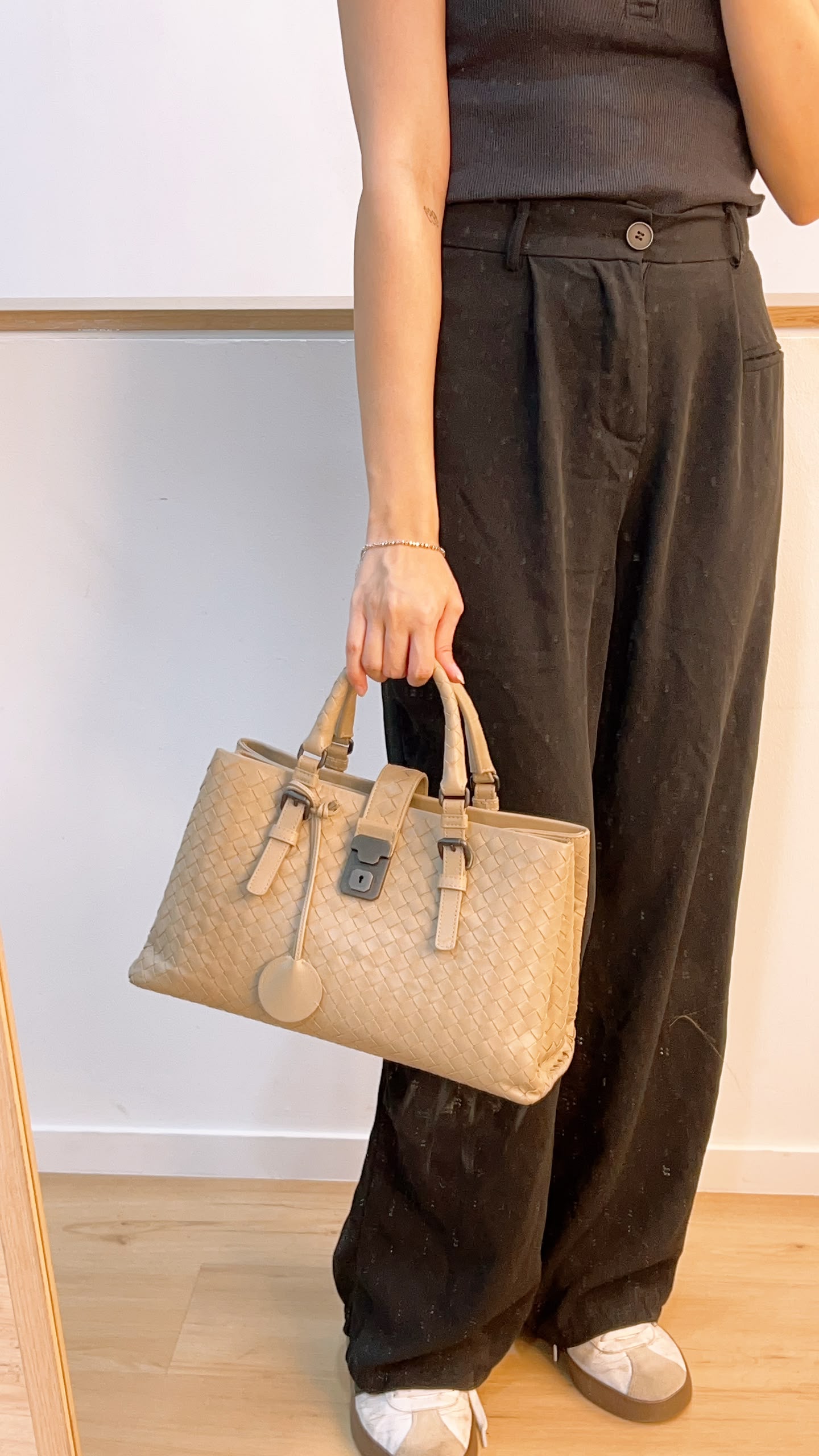 BV Light Grey Intrecciato Roma Bag
