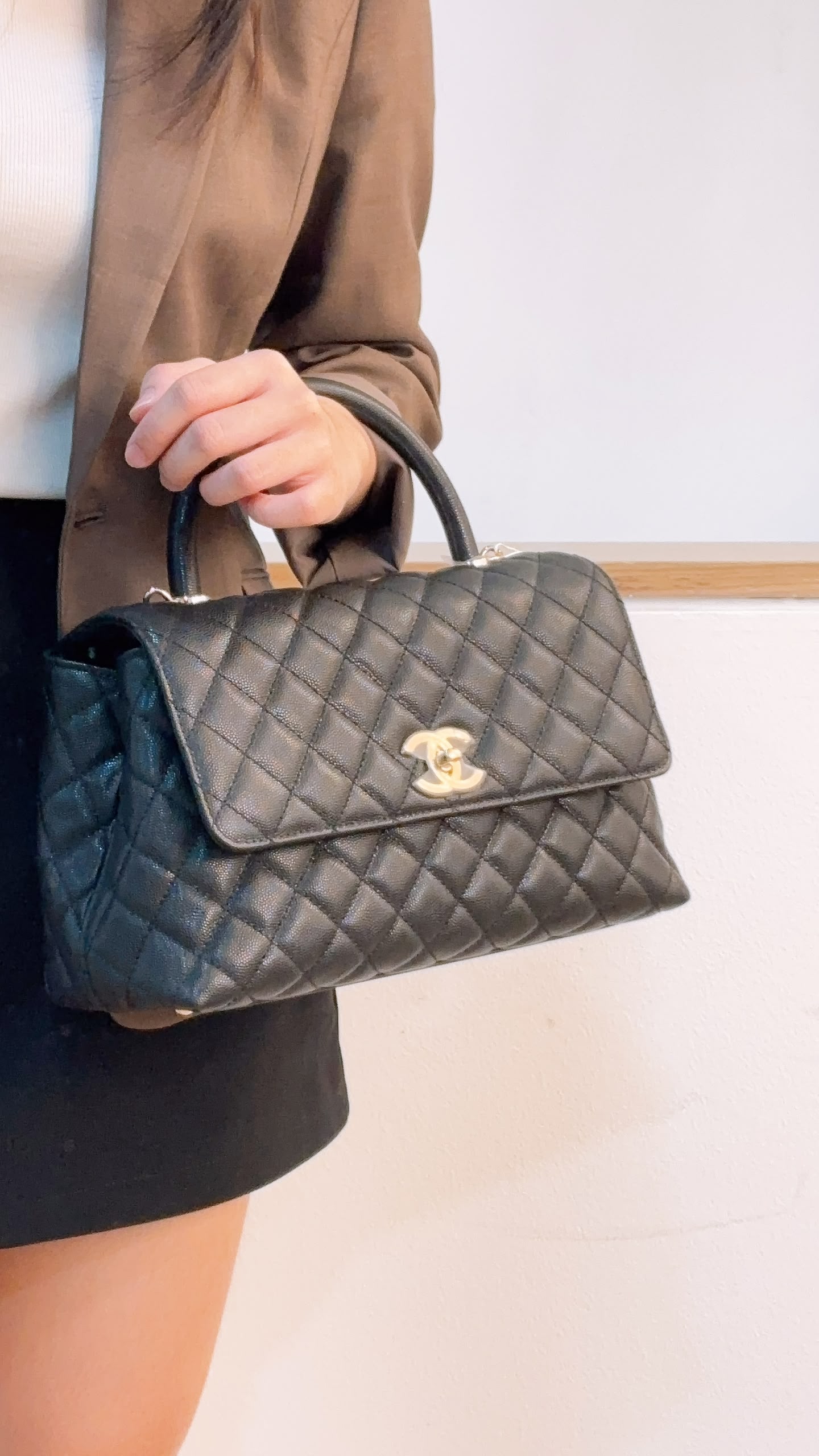 Chanel Black Caviar Medium Coco Handle (LGHW)