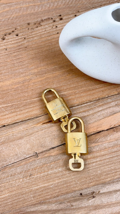 VSA0146 / VSA0145 Gold Padlock Key