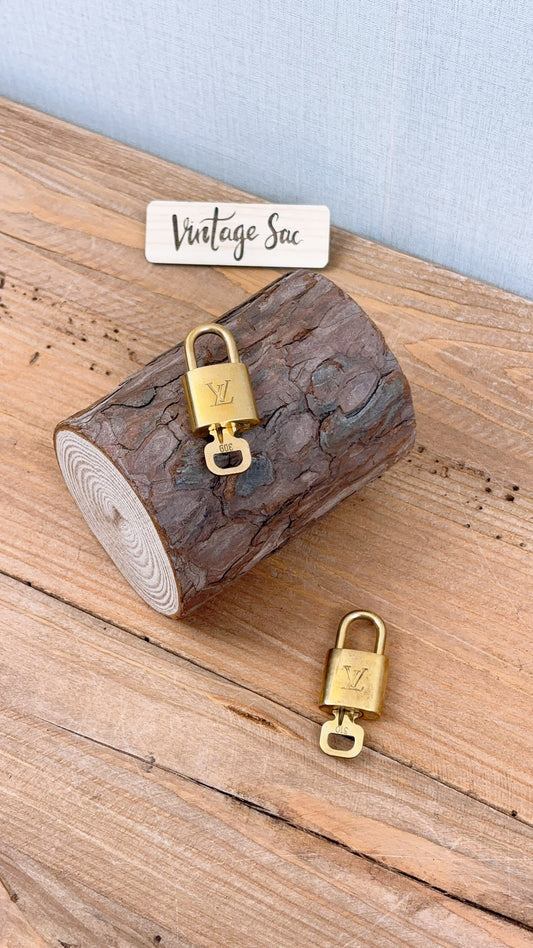 VSA0146 / VSA0145 Gold Padlock Key