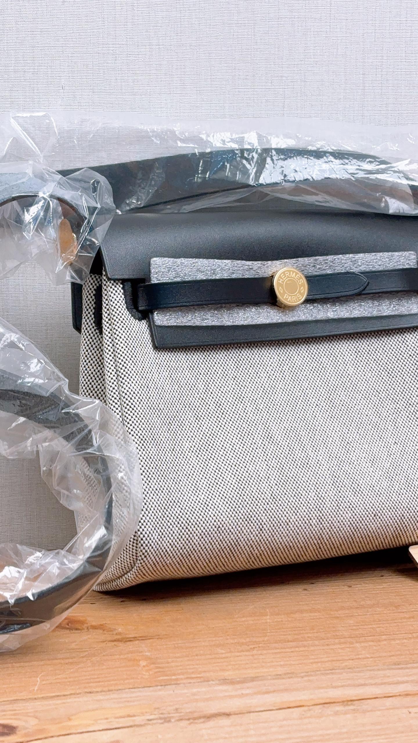 Hermes Noir / Ecru Herbag Zip 20 (GHW)