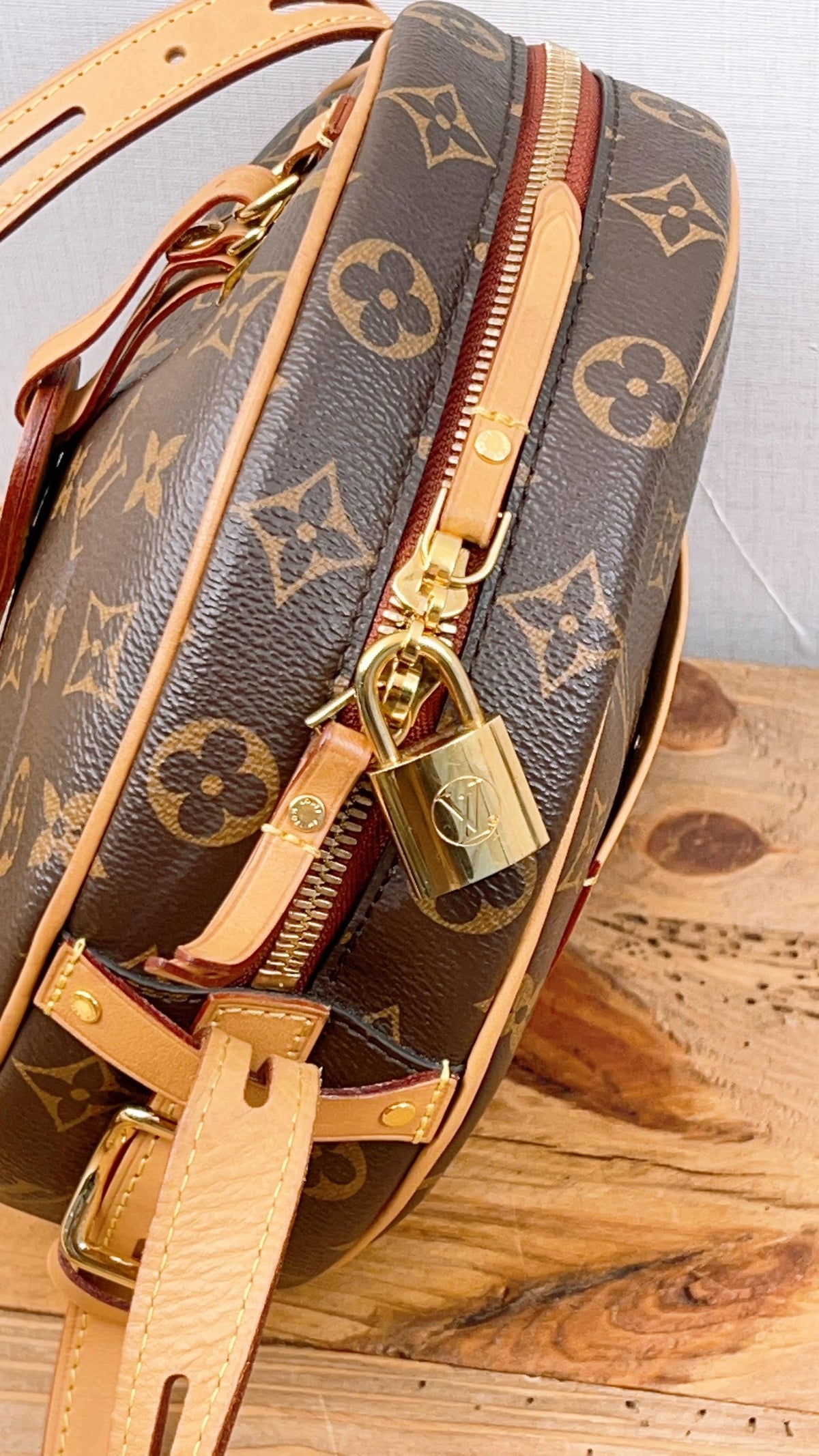 LV Monogram Boite Chapeau Souple MM