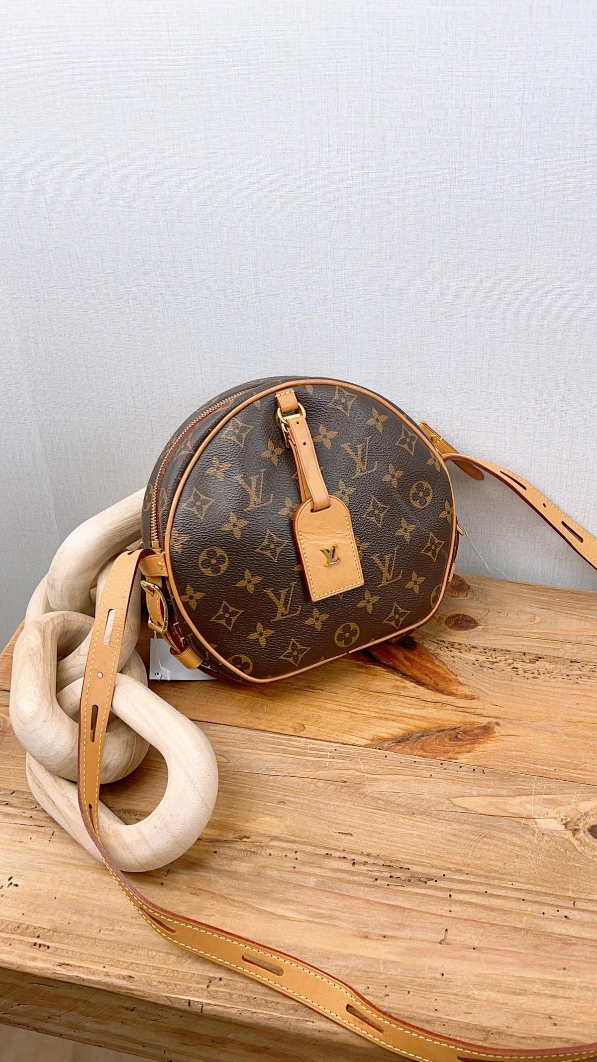 LV Monogram Boite Chapeau Souple MM