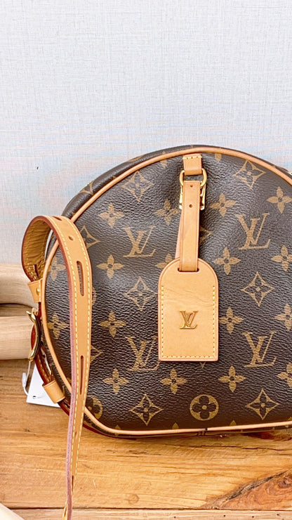 LV Monogram Boite Chapeau Souple MM