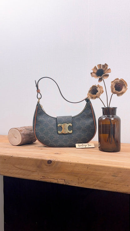 Celine Triomphe Medium Ava