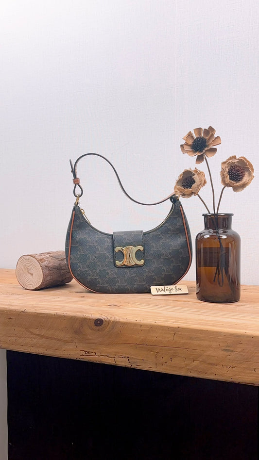 Celine Triomphe Medium Ava