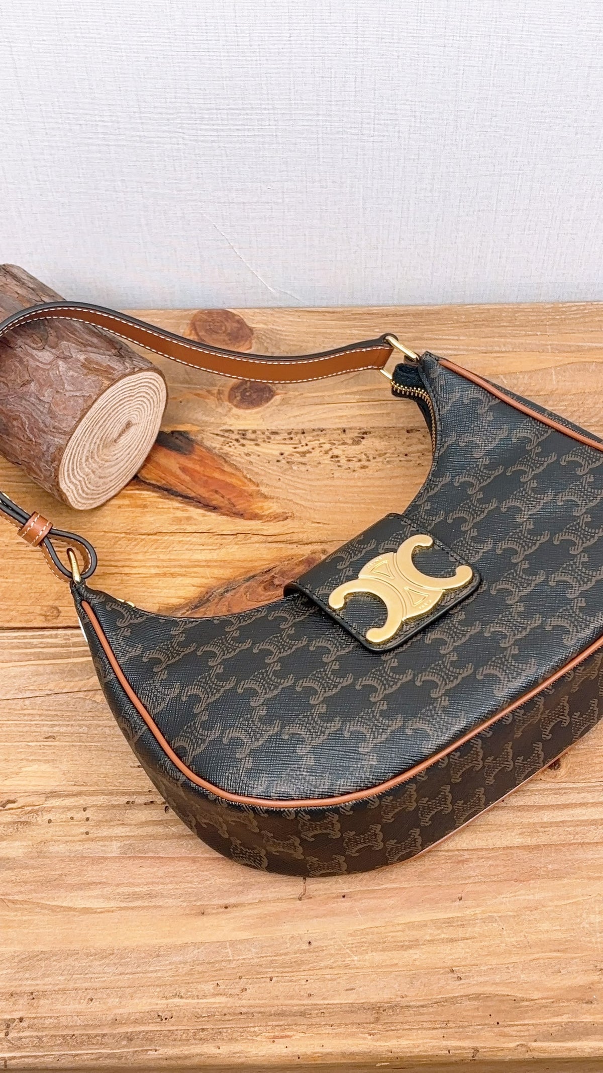 Celine Triomphe Medium Ava