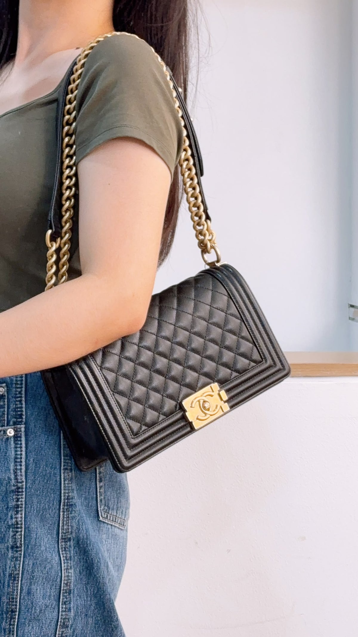 Chanel Black Caviar Old Medium Boy (GHW)