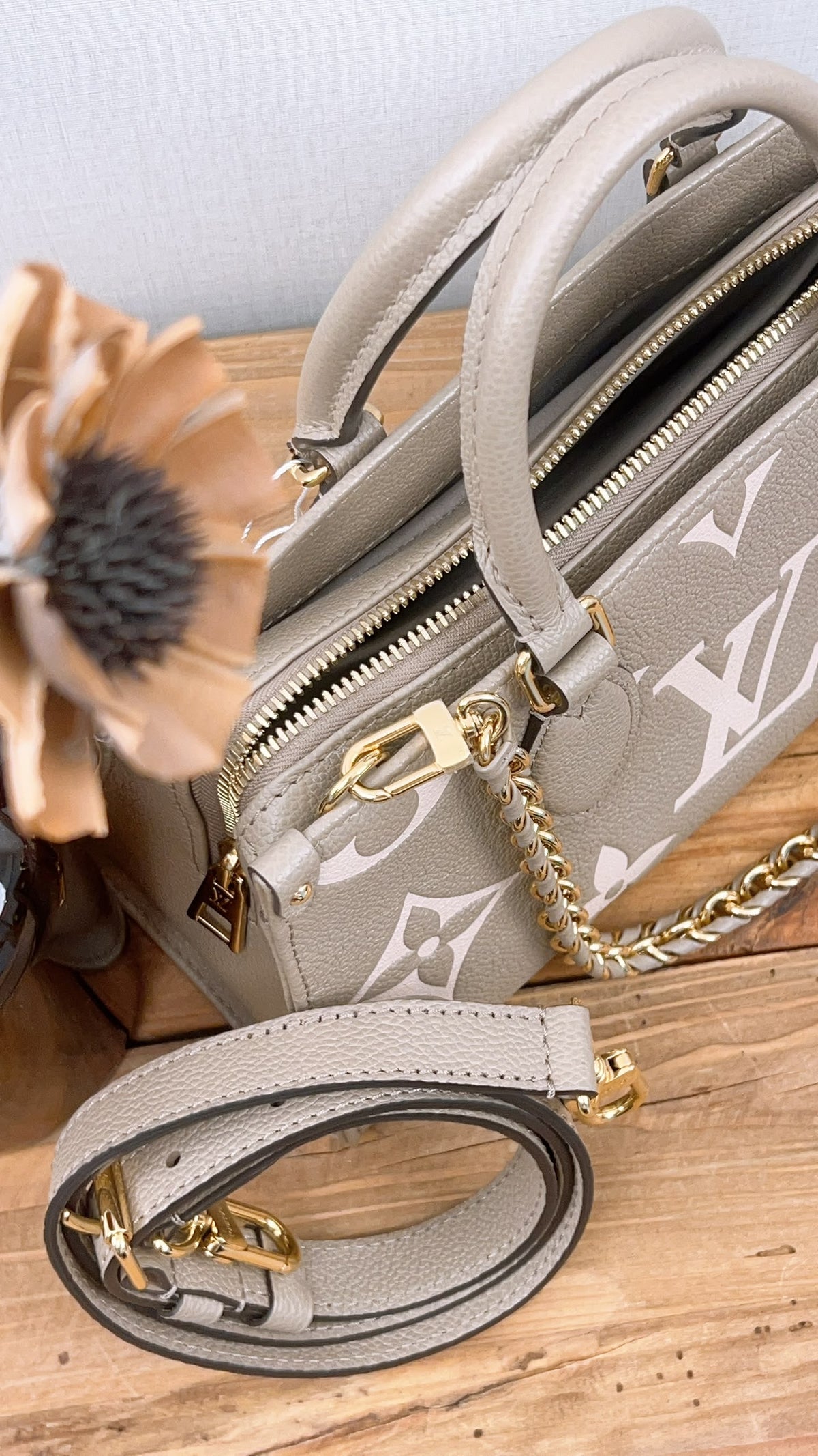 LV Toutrelle / Creme Empreinte On The Go East West
