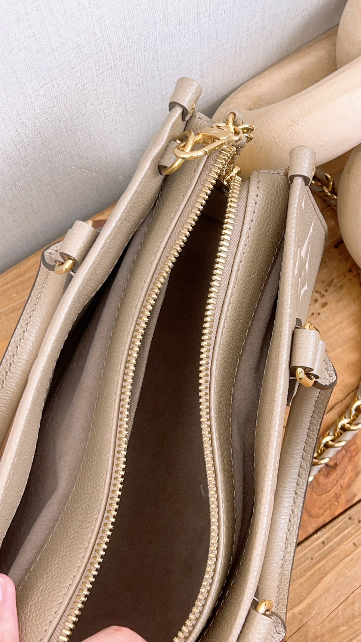 LV Toutrelle / Creme Empreinte On The Go East West