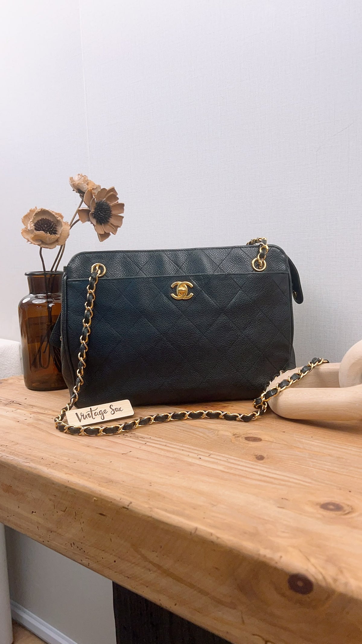 Chanel Black Caviar Vintage Chain Shoulder Bag (GHW)
