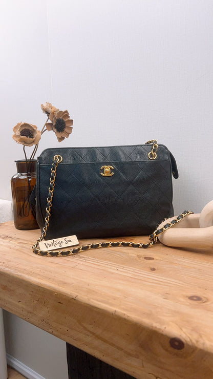 Chanel Black Caviar Vintage Chain Shoulder Bag (GHW)