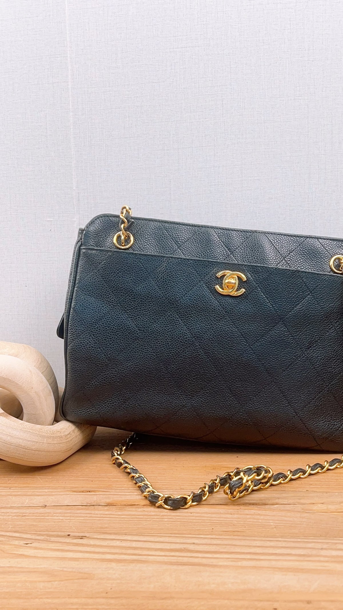 Chanel Black Caviar Vintage Chain Shoulder Bag (GHW)