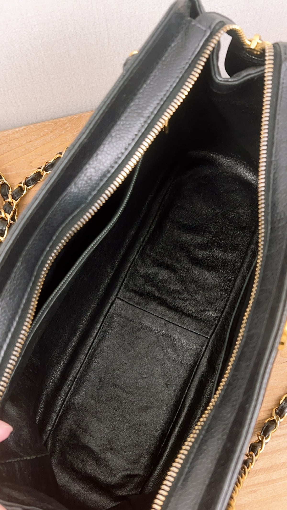 Chanel Black Caviar Vintage Chain Shoulder Bag (GHW)