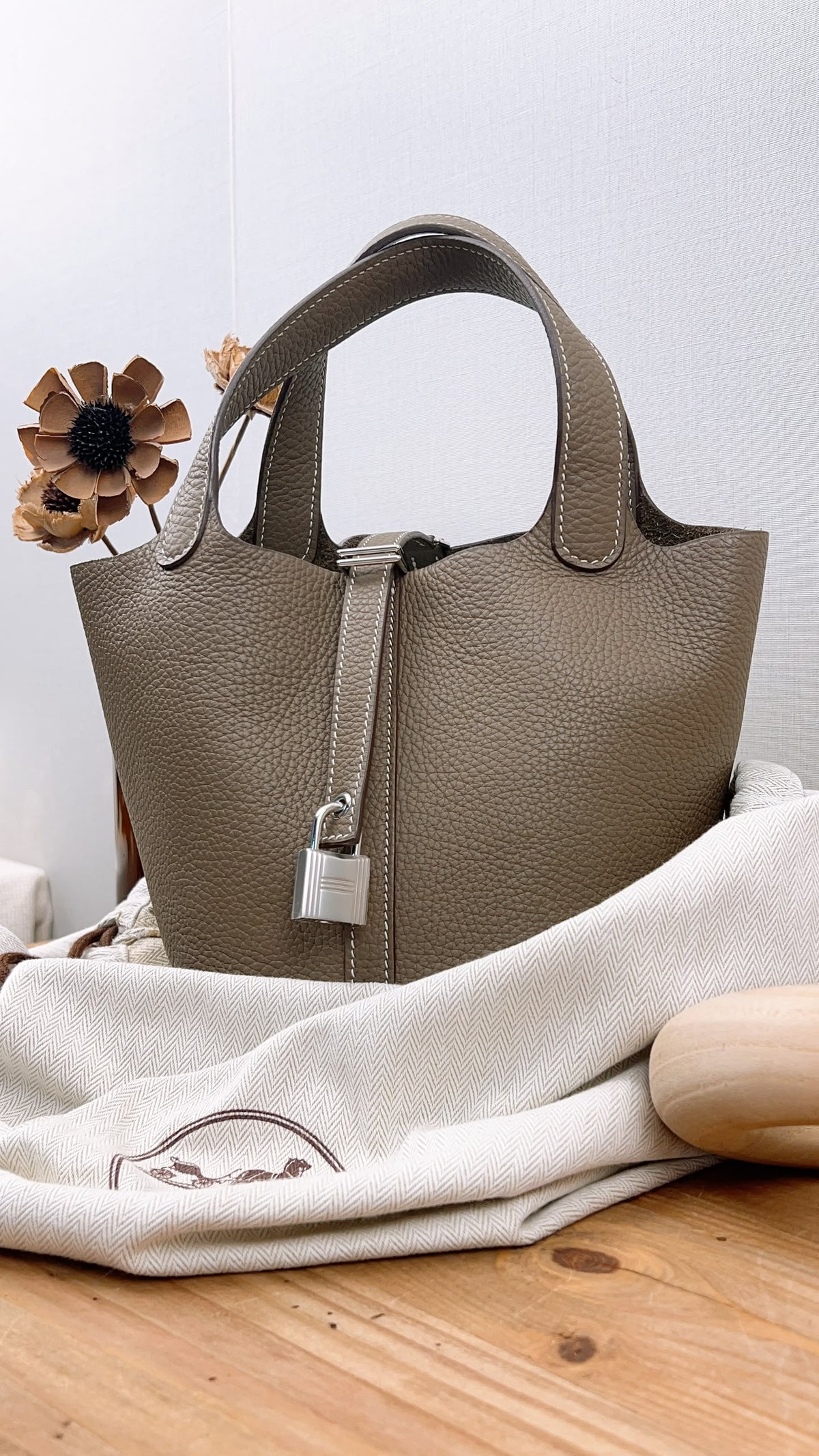 Hermes Etoupe Picotin 18 (PHW)