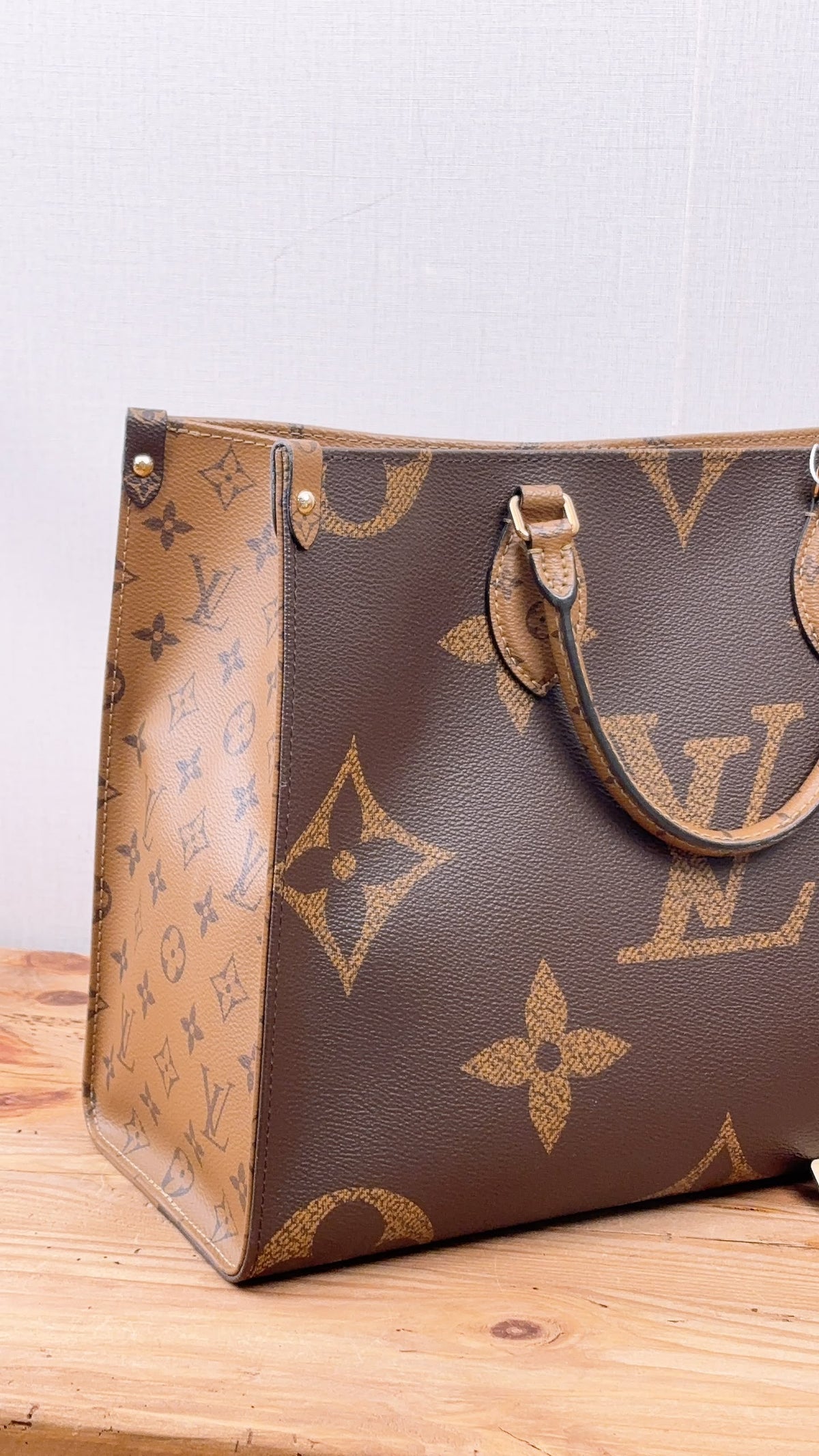 LV Reverse Monogram On The Go MM