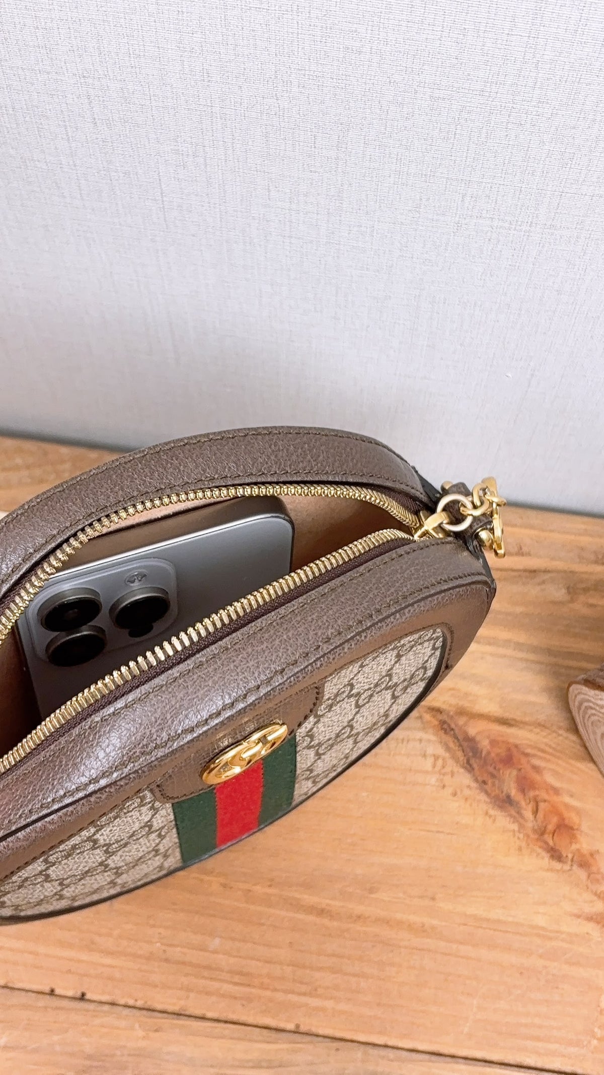 Gucci Ophidia GG Supreme Mini Round Chain Bag