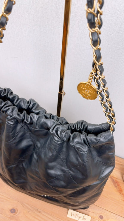 Chanel Black Calfskin Medium 22 (GHW)