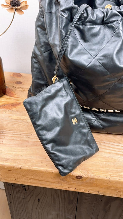 Chanel Black Calfskin Medium 22 (GHW)