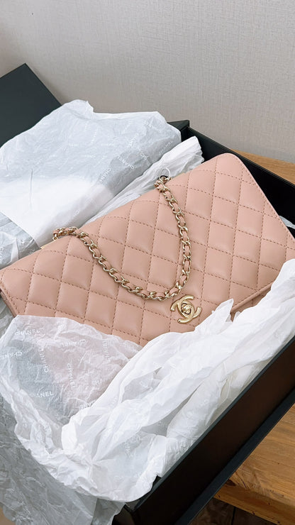 Chanel Fantasy Pearl Flap Bag Pink Shoulder Bag (GHW)