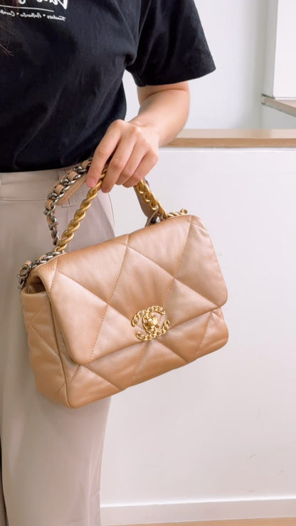Chanel Champagne Lambskin Small 19 (GHW)